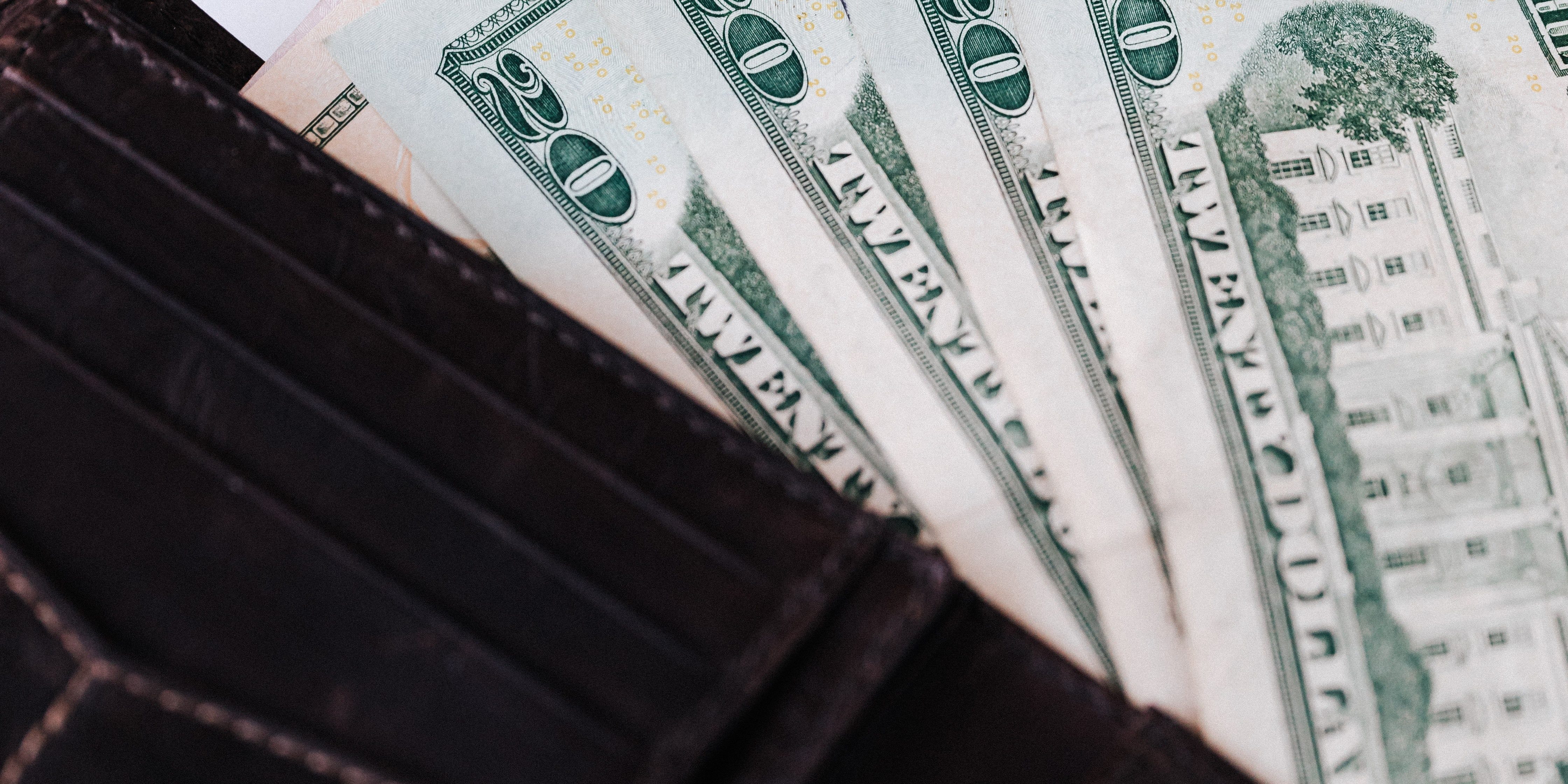 pexels-karolina-grabowska-wallet with cash (lost and found) – 1-26-21